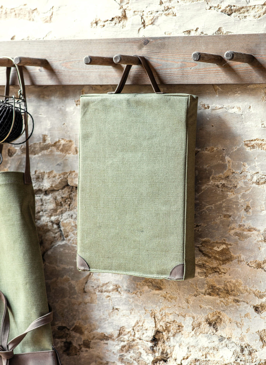 files/GardenKneeler-Canvas-Lifestyle-GKCA01.jpg